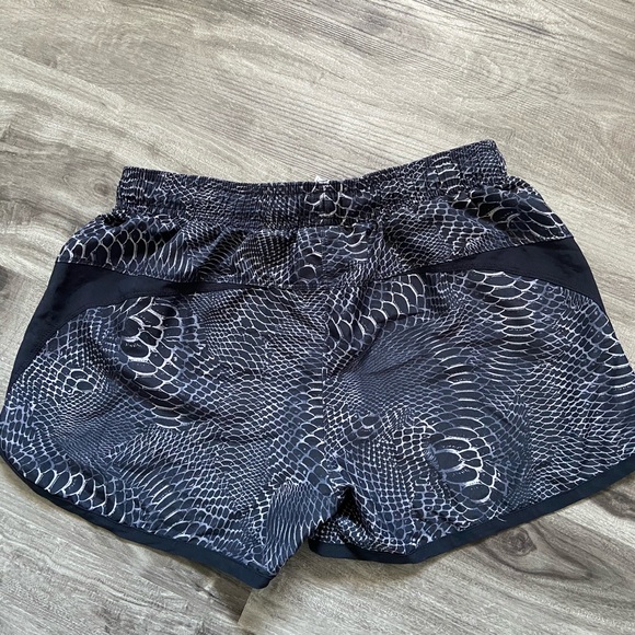 Under Armour Loose Running Shorts - Picture 2 of 3